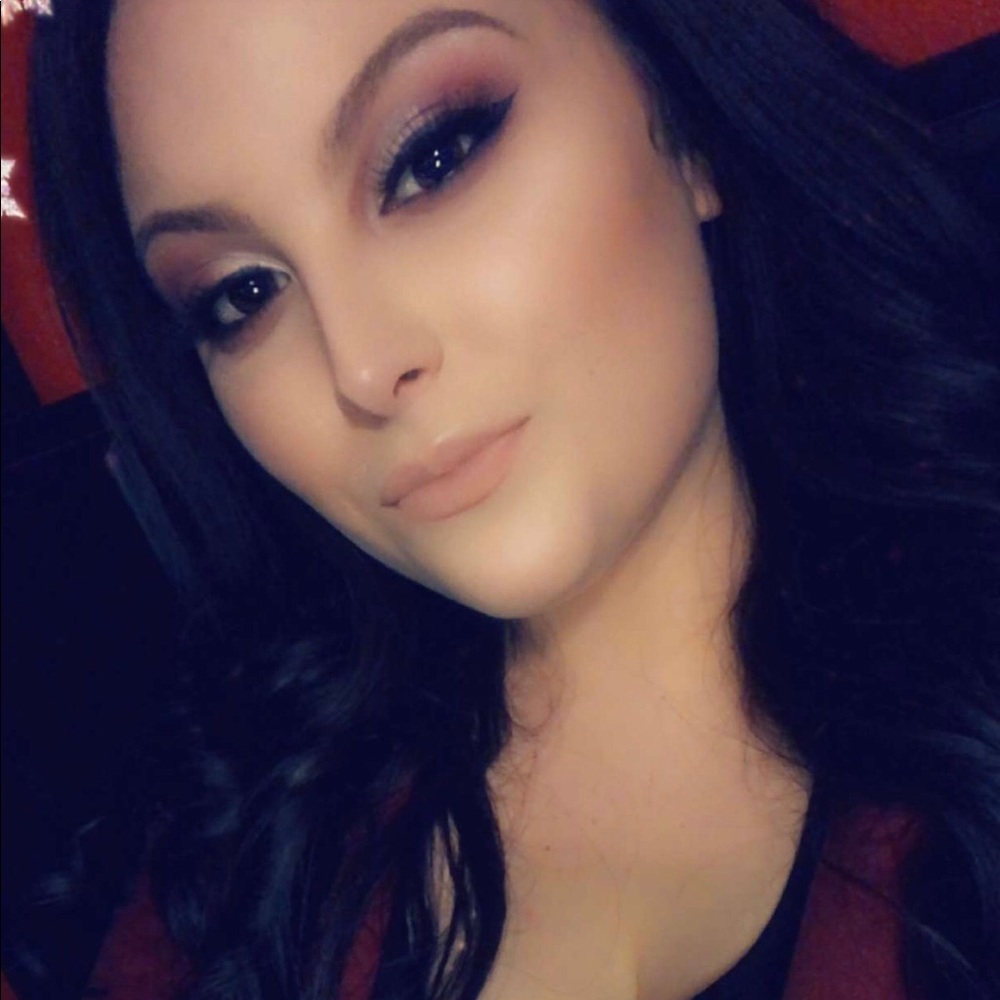 Meet your Posher, Kayla